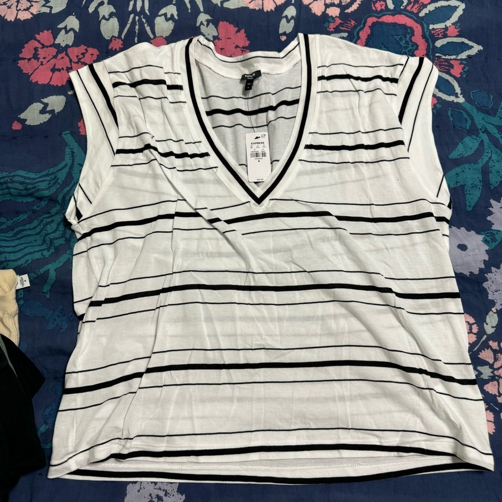 express striped tee